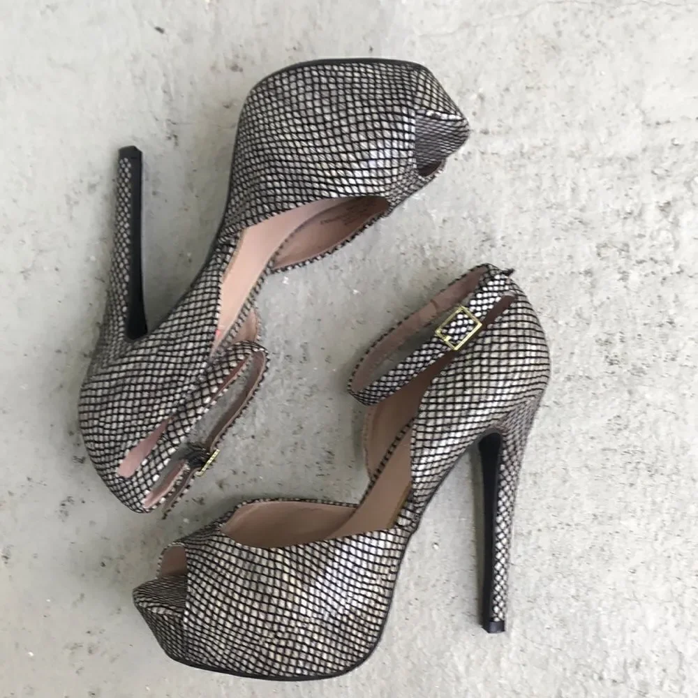 Betsy Johnson Belee platform